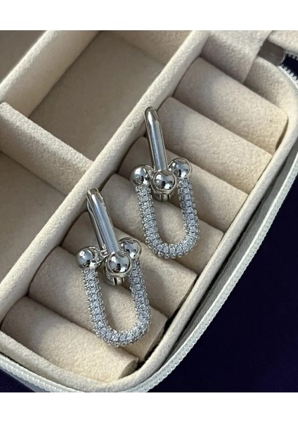 Taşlı Metalik Geçmeli Küpe