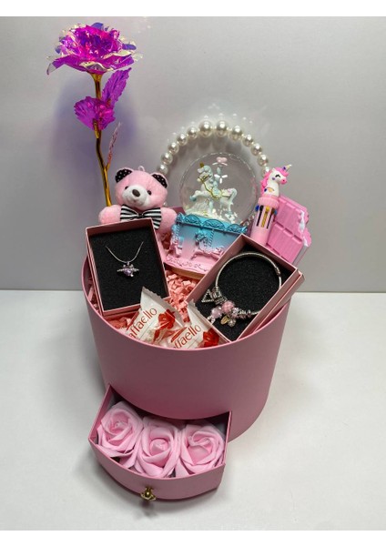 Sevgiliye Pembe Hediye Kutusu - Aşk Kutusu - Kolye - Yüzük - Kar Küresi - Peluş Ayıcık modelleri