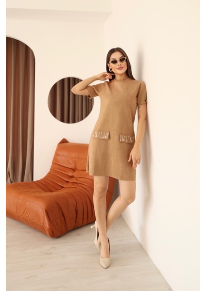 Vizon Süet Bisiklet Yaka Cepleri Taş Işlemeli Diz Üstü Kadın Elbise fiyatları