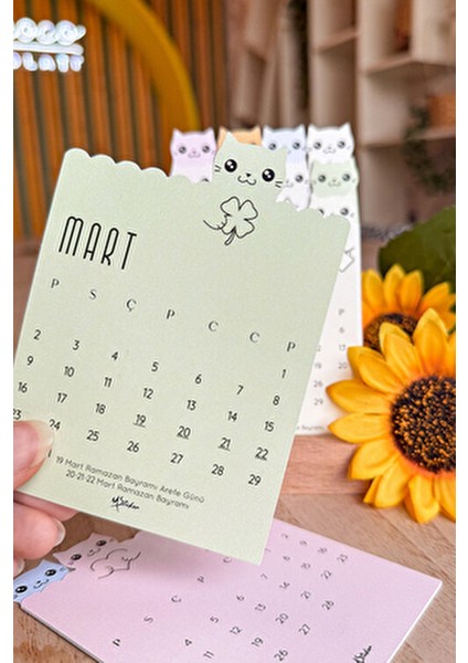 Ahşap Ayaklı Mini Tasarım Takvim 2025 Sevimli Kedili 12 Adet Renkli