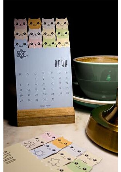 Ahşap Ayaklı Mini Tasarım Takvim 2025 Sevimli Kedili 12 Adet Renkli