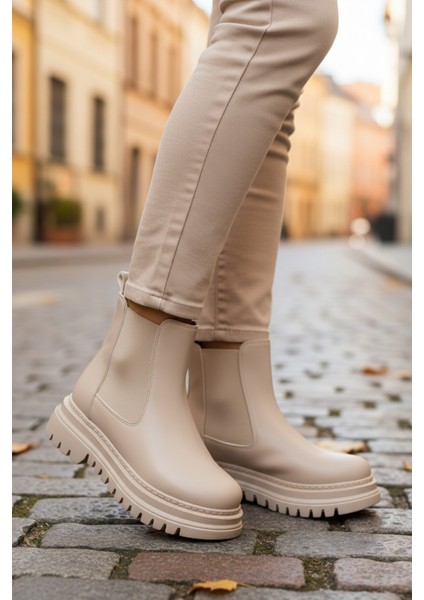 Bej Kürklü Kadın Chelsea Bot modelleri