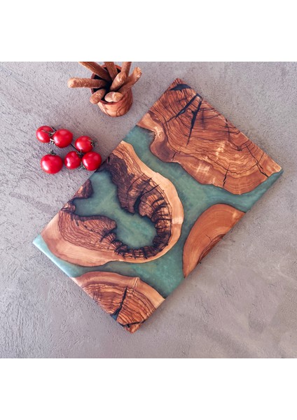 Zeytin Ağacı ve Yeşil Epoksi Sunum Tahtası 40X25 cm El Yapımı
