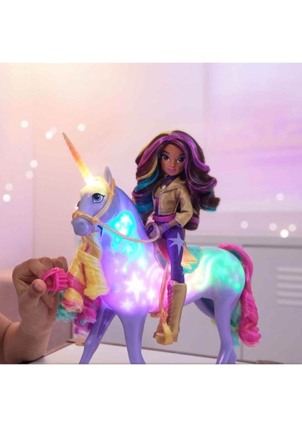 Sesli ve Işıklı Unicorn Academy Sophia ve Wildstar Figür Seti fırsatları