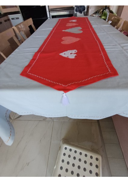 Su Geçirmez Leke Tutmaz Kalp Aplikeli Saçaklı Duck Keten Runner indirimleri