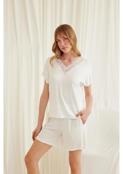 Monamise Kısa Kollu Dantelli V Yaka Şort Takımı