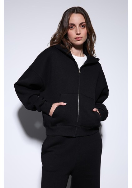 Siyah Fermuarlı Kapüşanlı Kadın Sweatshirt