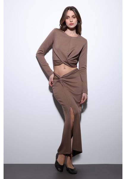 Bej Yırtmaç Detaylı Kadın Etek Takım modelleri