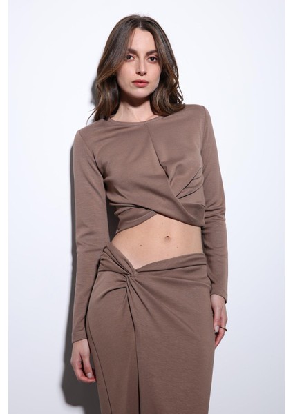 Bej Yırtmaç Detaylı Kadın Etek Takım fırsatları