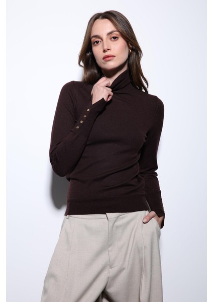 Kahve Dik Yaka Triko Kazak