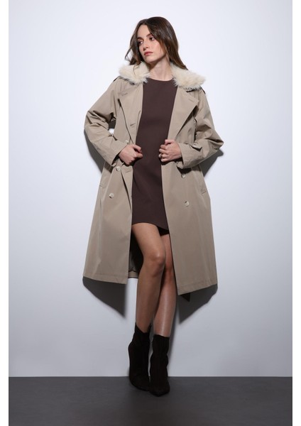 Bej Suni Kürklü Yaka Kadın Trençkot
