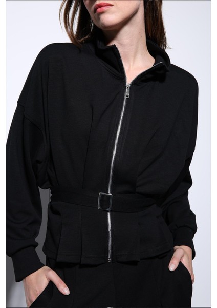 Siyah Bel Kemerli Geniş Paça Pantolonlu Takım