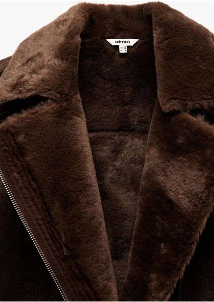 Kadın Peluş Astarlı Uzun Kollu Yakası Suni Kürklü Kruvaze Deri Görünümlü Ceket 6WAK20014EW indirimleri