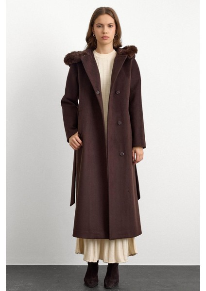 Kürklü Kapüşonlu Beli Bağlamalı Uzun Kaban Kahve 3107
