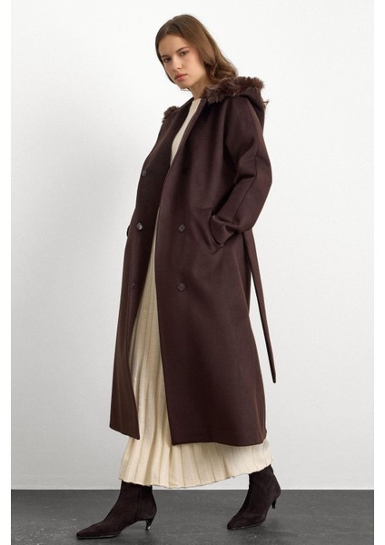 Kürklü Kapüşonlu Beli Bağlamalı Uzun Kaban Kahve 3107 modelleri