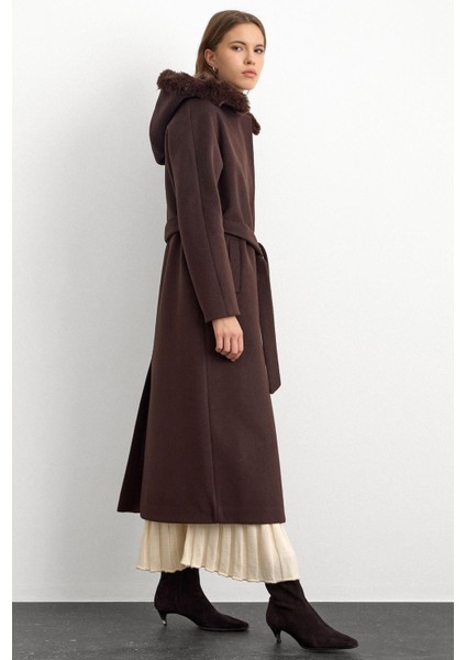 Kürklü Kapüşonlu Beli Bağlamalı Uzun Kaban Kahve 3107