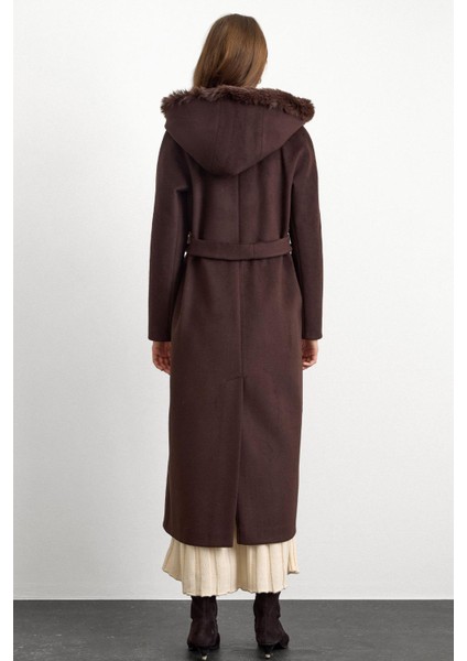 Kürklü Kapüşonlu Beli Bağlamalı Uzun Kaban Kahve 3107