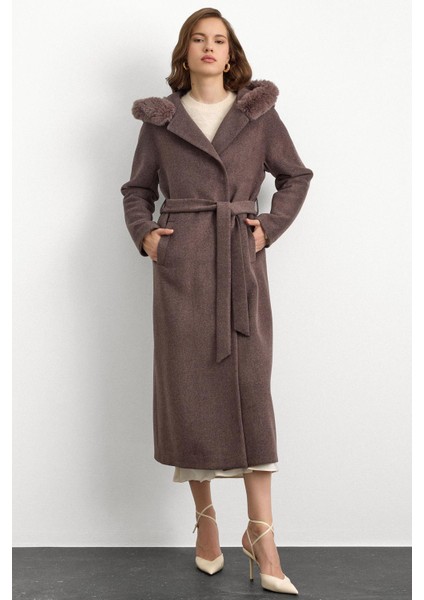 Kürklü Kapüşonlu Beli Bağlamalı Uzun Kaban Latte 3107 fırsatları