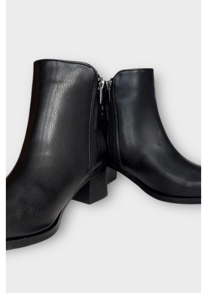 Kadın Taş Zincir Detaylı Topuklu Kadın Bot Siyah - Gümüş modelleri