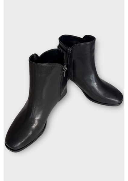 Kadın Taş Zincir Detaylı Topuklu Kadın Bot Siyah - Gümüş fırsatları