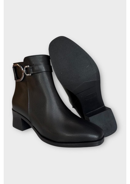 Toka Detaylı Topuklu Fermuarlı Kadın Bot Siyah - Gümüş