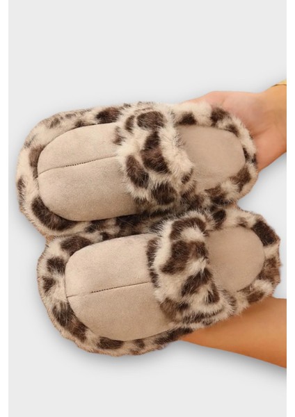 Peluş Detaylı Kadın Ev Terliği Füme