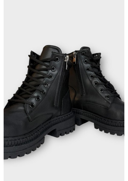 Kalın Taban Bağcıklı Fermuarlı Kadın Bot Siyah fırsatları