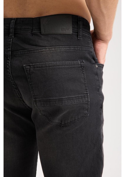 Erkek Slim Fit/normal Kesim Jean Pantolon - Esnek (%2 Elastan) ve Pamuklu (%98) indirimleri