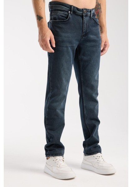 Erkek Slim Fit/normal Kesim Jean Pantolon - Esnek (%2 Elastan) ve Pamuklu (%98) fırsatları