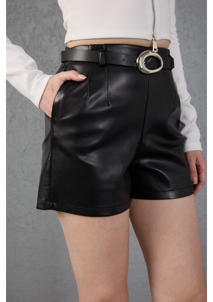 Kemerli Deri Mini Şort fırsatları