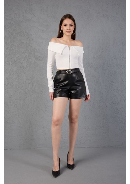 Kemerli Deri Mini Şort