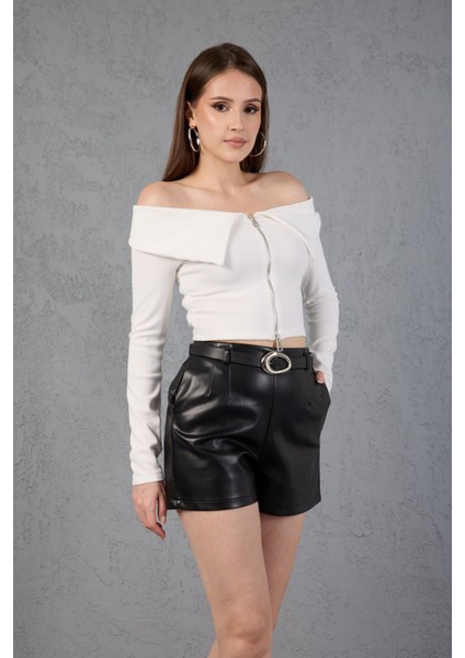 Kemerli Deri Mini Şort