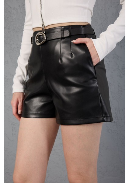 Kemerli Deri Mini Şort modelleri