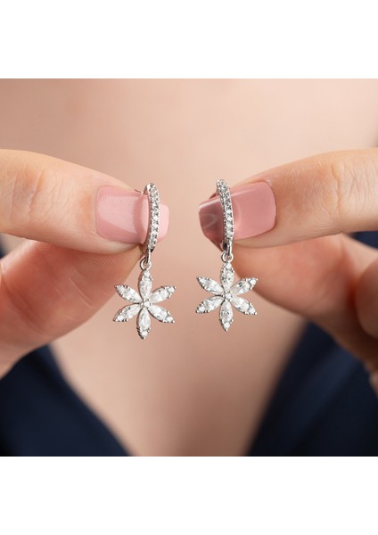 925 Ayar Gümüş Beyaz Taşlı Sallantılı Çiçek Küpe fiyatları