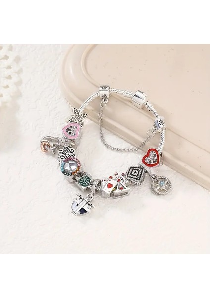 Pandora Tarz , Tatil Şans Aşk Kumar, Sevgi Charmlı Gümüş Bileklik, Ahşap Kutu Içerisinde indirimleri