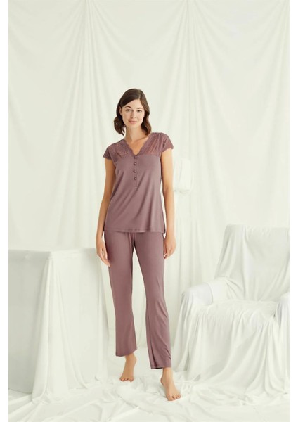 Monamise Yakası Kolu ve Omzu Dantelli Önü Düğmeli Pijama Takımı fiyatları