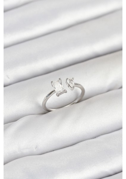 Pirinç Gold Renk Zirkon Taşlı Kadın Yüzük - Lisinya