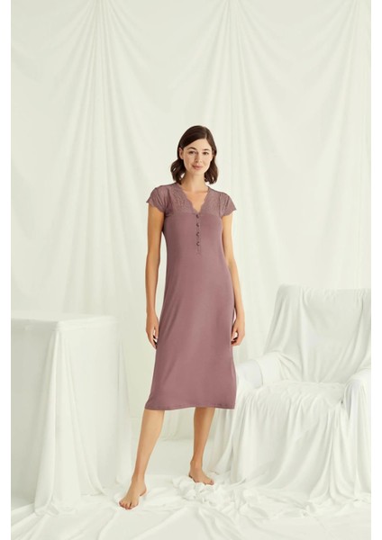 Monamise Yakası Kolu ve Omzu Dantelli Önü Düğmeli Gecelik