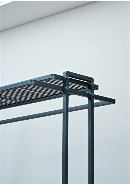 Siyah Metal Elbise Askılığı Iki Yönlü 3 Raflı Tekerlekli Askılık Portmanto ve Konfeksiyon Askılığı fırsatları