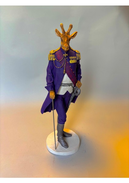 Dekoratif Zürafa Figürü Heykel – Mor Ceketli Şık Masa Üstü Obje ve Hediyelik Ev Ofis Aksesuarı fiyatları