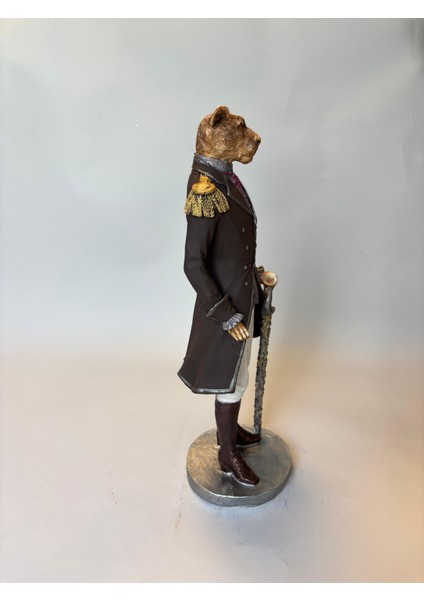 Dekoratif Aslan Figürü Heykel – Asker Kıyafetli Şık Masa Üstü Obje ve Hediyelik Ev Ofis Aksesuarı modelleri