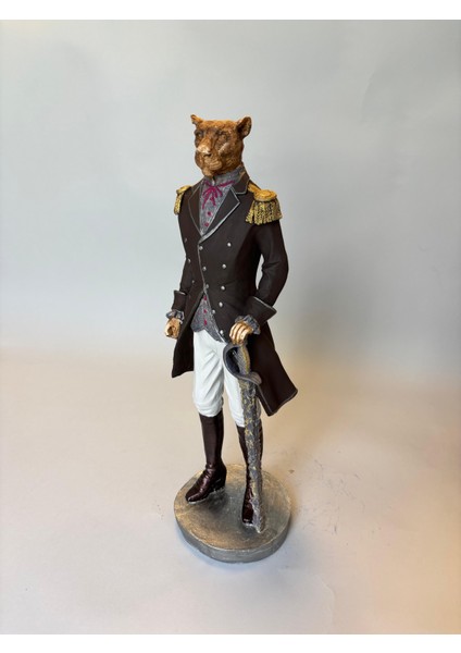 Dekoratif Aslan Figürü Heykel – Asker Kıyafetli Şık Masa Üstü Obje ve Hediyelik Ev Ofis Aksesuarı