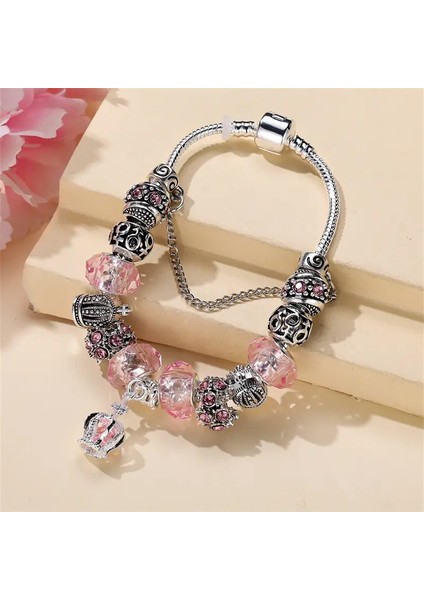 Pandora Tarz , Kraliçe Taç Temalı Beyaz Pembe Charmlı Gümüş Bileklik, Ahşap Kutu Içerisinde fiyatları