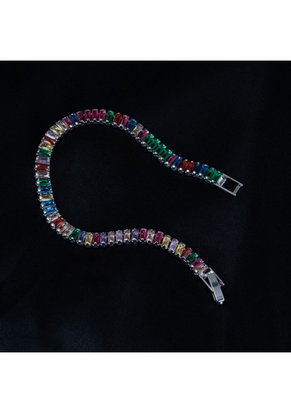 Renkli Baget Taşlı Su Yolu Gümüş Bileklik, Şık ve Zarif Tasarım ile Tarzınıza Renk Katın.