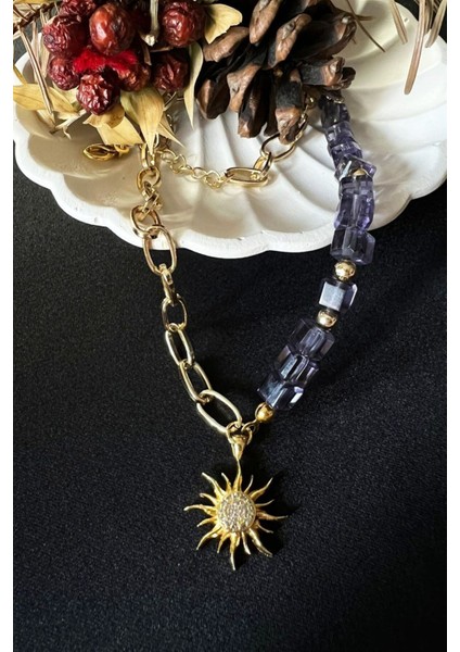 Mor Taş ve Altın Zincirli Güneş Detaylı Şık Kolye