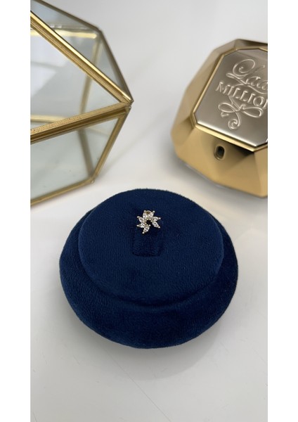 Altın Damla Taşlı Piercing, Tragus ve Helix Için Şık ve Zarif Tasarım