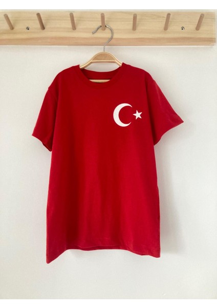 Kırmızı Beyaz Ay Yıldızlı Bayrak Temalı Tişört