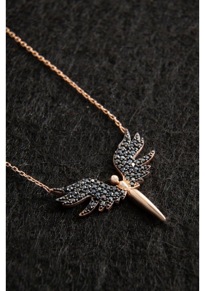 925 Ayar Gümüşle Şık Siyah Taşlı Melek Figürlü Kolye, Zarif ve Gösterişli Tasarım modelleri