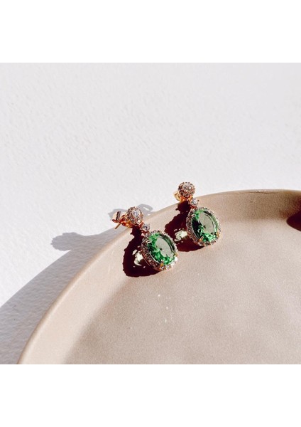 Yeşil Renkli Çelik Küpe, Şık ve Zarif Takı Seçeneği