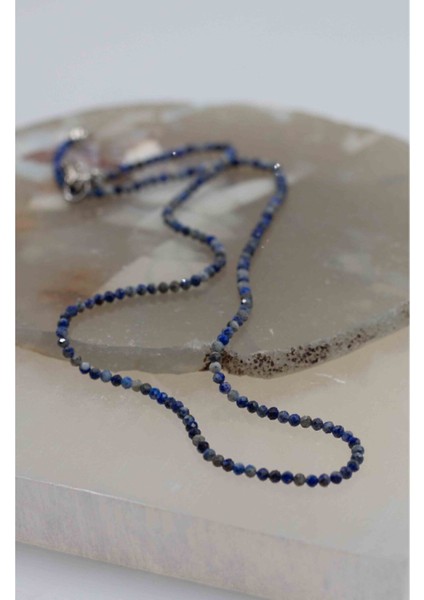 Mavi Lapis Lazuli Taşı Ince Doğal Kolye 2mm, Şıklık ve Doğallık Sunar